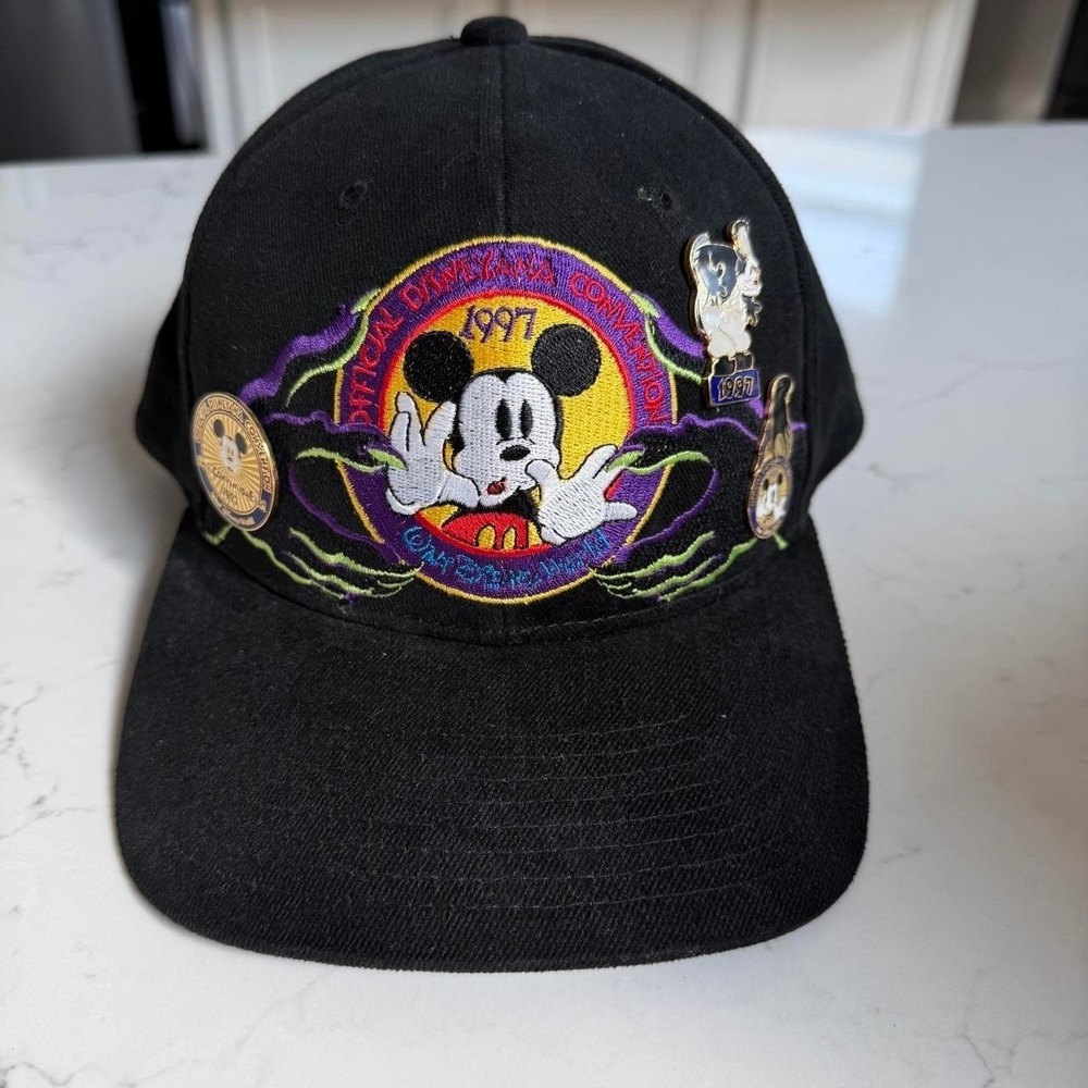 1997 Official Disneyana Convention Walt Disney World Hat with 3 pins  NWT